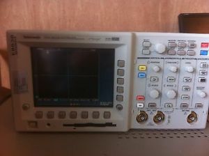 Tektronix TDS3032 300 MHz 2.5 GS/s Digital Phosphor Oscilloscope