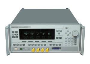 HP / Agilent 83620B Synthesized Swept-Signal Generator, 0.01 – 20 GHz,+13 dBm calibrated output