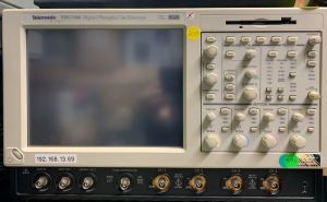 Tektronix TDS7104 Digital Oscilloscope 1 GHz WITH 3M